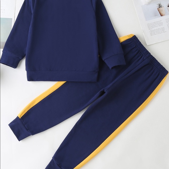 NWOT Boys Dinosaur Graphic T-Shirt and Pant set. Size 3-4 T Color: Blue - Picture 3 of 6